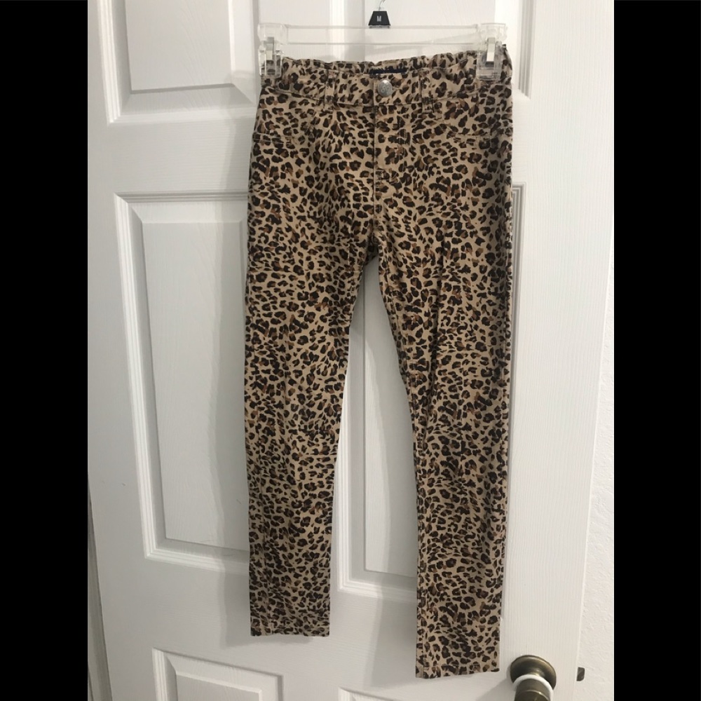 Children place jeggings